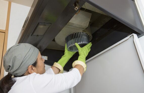 修理でレンジフードの性能を蘇らせます | 大牟田市で住宅設備機器の修理を依頼するならカインドメンテナンス合同会社